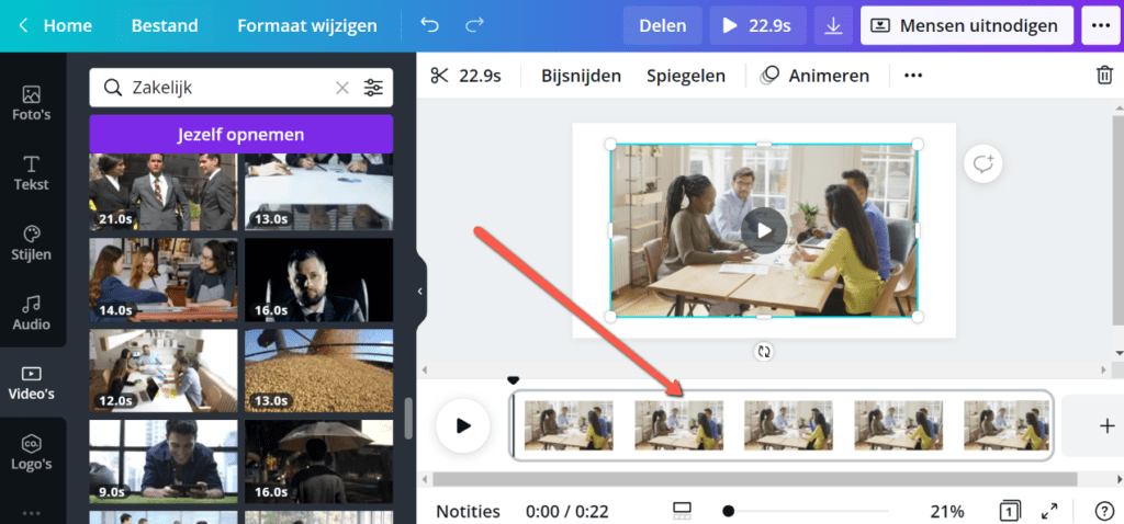 Ondanks dat er mooie videofragmenten te vinden zijn op Canva, raad ik je toch aan om zoveel mogelijk eigen videomateriaal te gebruiken in je social media posts.